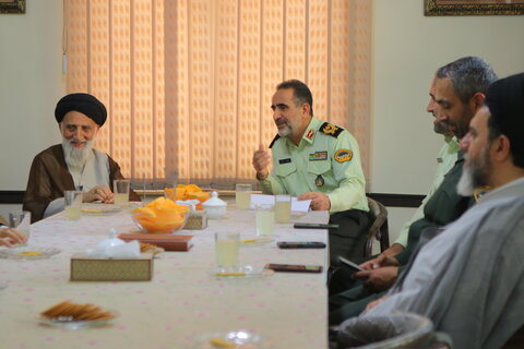 دیدار  فرمانده نیروی انتظامی استان همدان با آیت الله موسوی اصفهانی