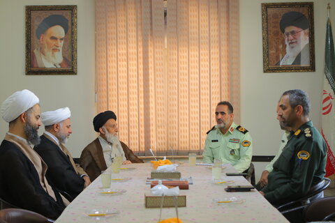 دیدار  فرمانده نیروی انتظامی استان همدان با آیت الله موسوی اصفهانی