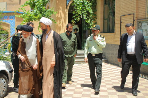 دیدار  فرمانده نیروی انتظامی استان همدان با آیت الله موسوی اصفهانی