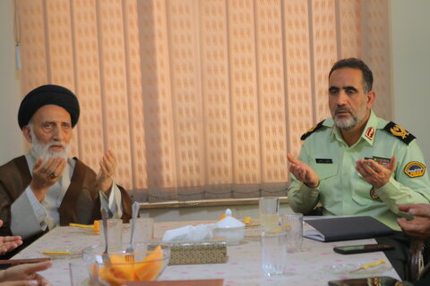 دیدار  فرمانده نیروی انتظامی استان همدان با آیت الله موسوی اصفهانی