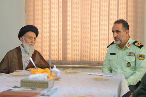 دیدار  فرمانده نیروی انتظامی استان همدان با آیت الله موسوی اصفهانی