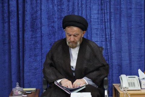 تصاویر دیدار مدیرعامل بانک ملی استان لرستان و کارکنان با نماینده ولی فقیه در لرستان