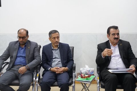 تصاویر دیدار مدیرعامل بانک ملی استان لرستان و کارکنان با نماینده ولی فقیه در لرستان