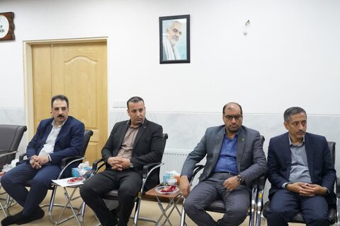 تصاویر دیدار مدیرعامل بانک ملی استان لرستان و کارکنان با نماینده ولی فقیه در لرستان