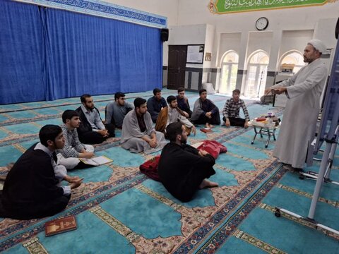 تصاویر/  برگزاری کارگاه مهارتی آموزش کفن و دفن میت در مدرسه علمیه امام خامنه‌ای ارومیه