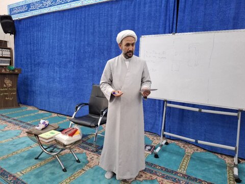 تصاویر/  برگزاری کارگاه مهارتی آموزش کفن و دفن میت در مدرسه علمیه امام خامنه‌ای ارومیه