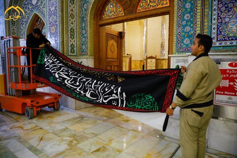 العتبة الكاظمية المقدسة تتشح بالسواد إيذانًا لبدء مراسم العزاء لذكرى استشهاد الإمام محمد الباقر (عليه السلام)