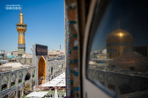 تغيير راية القبة الرضوية المقدسة استعدادًا لذكرى شهادة الإمام الباقر (عليه السلام)