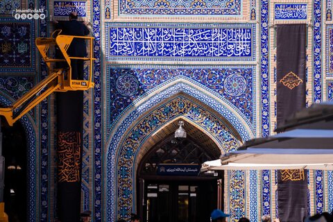 تغيير راية القبة الرضوية المقدسة استعدادًا لذكرى شهادة الإمام الباقر (عليه السلام)