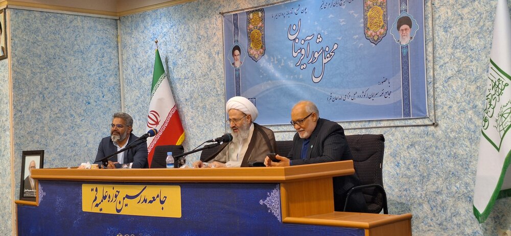 مداحان الگوی عملی جامعه باشند و بصیرت انقلابی را ترویج کنند