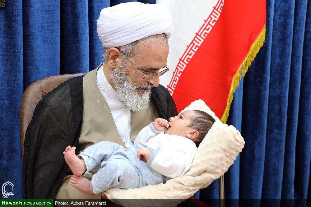 El ayatolá A'rafi enfatiza en la necesidad de crear incentivos para la natalidad en las familias