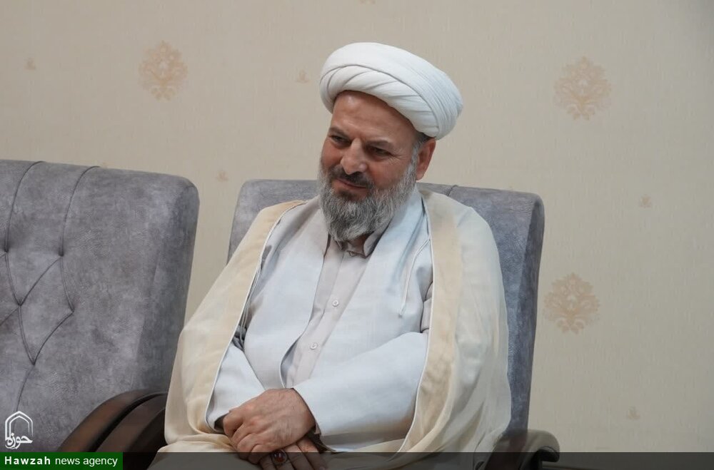 اقامه نماز ظهر عاشورا در میدان امام خمینی(ره) همدان