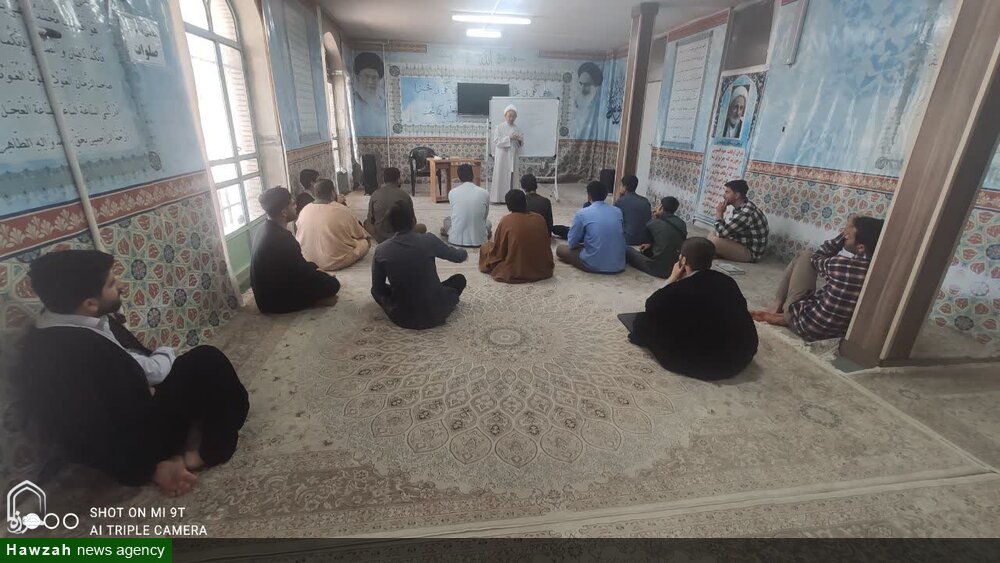 اجرای طرح حجره پژوهش در مدرسه علمیه ازنا