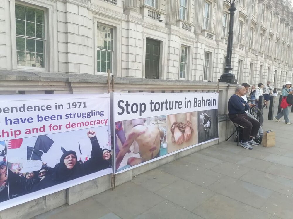 تحصن بحرینی ها در محکومیت رفتار سرکوبگرانه معارضان سیاسی آل خلیفه + عکس و ویدیو