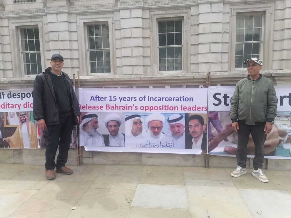 تحصن بحرینی ها در محکومیت رفتار سرکوبگرانه معارضان سیاسی آل خلیفه + عکس و ویدیو