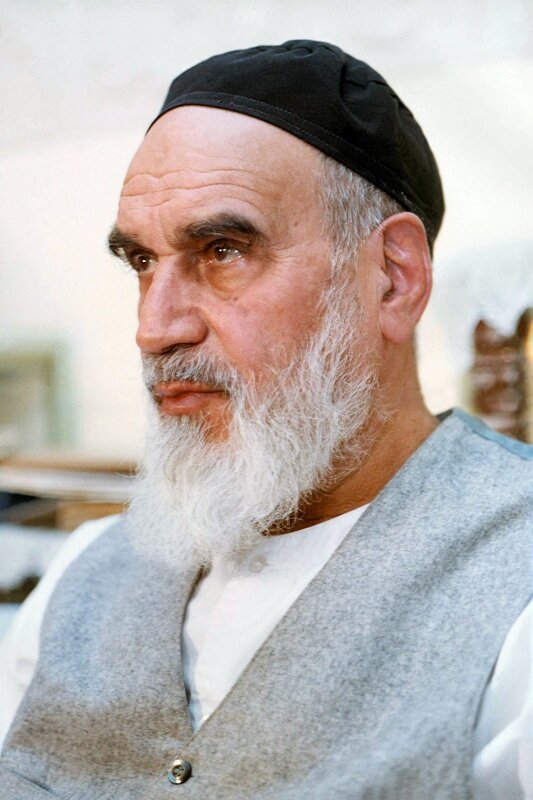 İmam Xomeyninin (r) arzuladığı hövzə canlı, inqilabi, dövrün tələblərini anlayan və xalq yönümlü bir hövzədir / Pir Cəməranın (İmam Xomeyninin) Amerika ilə danışıqlara baxışı necə idi?