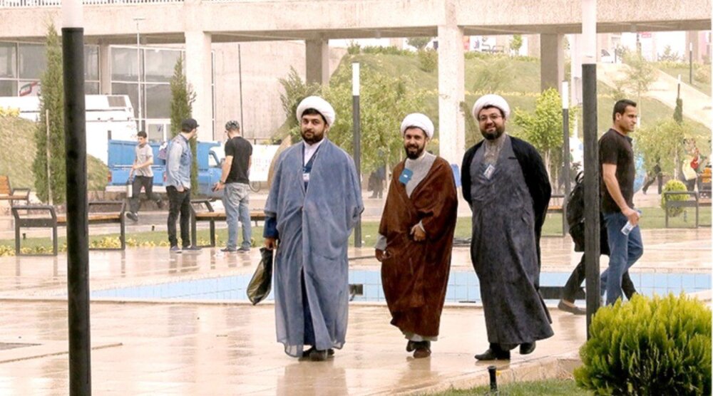 احکام شرعی | نماز و روزه طلاب و دانشجویان در محل تحصیل