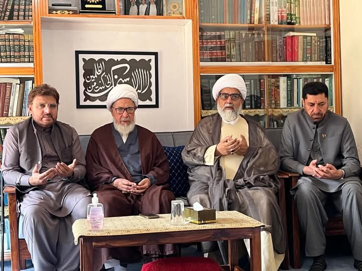 علامہ راجہ ناصر عباس کی امام جمعہ سکردو سے ملاقات؛ ان کی صاحبزادی کی رحلت پر اظہارِ تعزیت