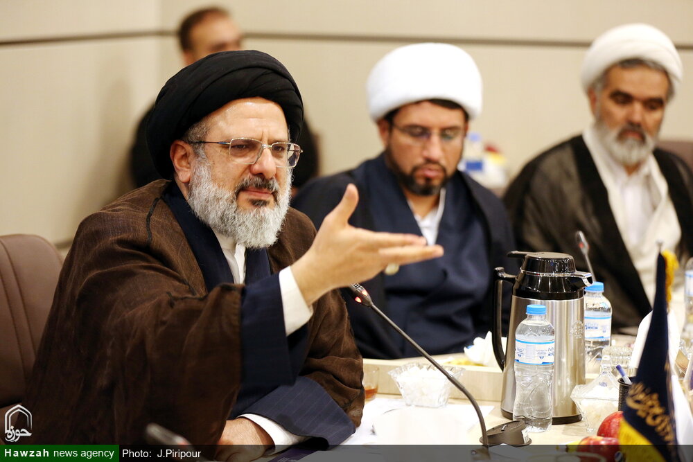 Hujjat al-Islam Hosseini Koohsari explica: Los cinco elementos identitarios de los seminarios religiosos en el mensaje histórico del Líder Supremo