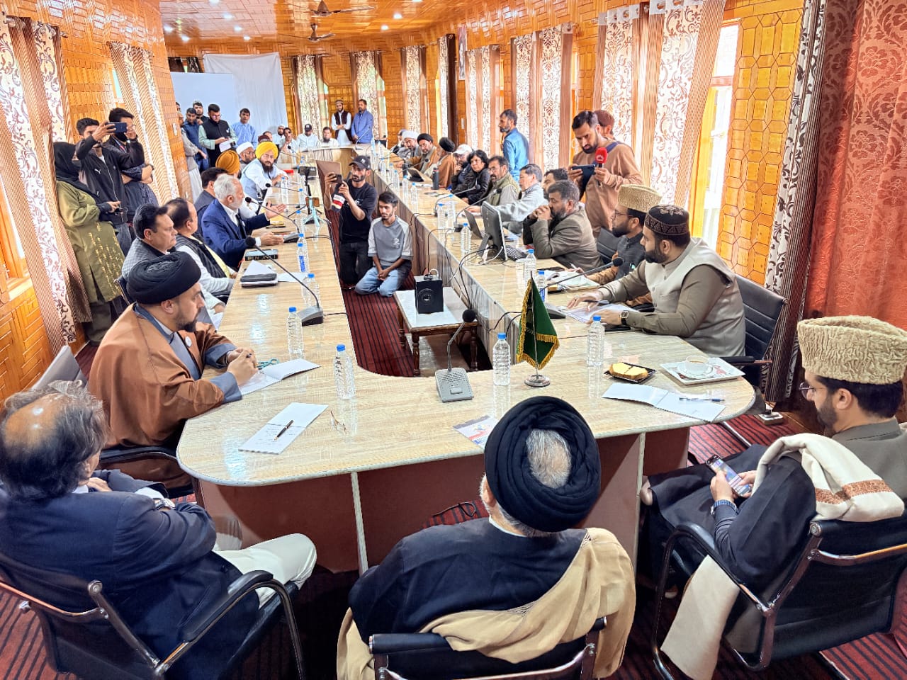 तस्वीरें/ जम्मू - कश्मीर के बडगाम में सातवां अंतरधार्मिक संवाद सम्मेलन आयोजित