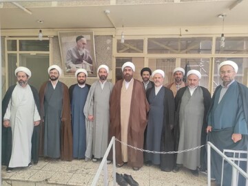 تصاویر / تجدید میثاق مدیریت و معاونین مرکز مدیریت حوزه علمیه استان قزوین با امام خمینی (ره) و شهدا