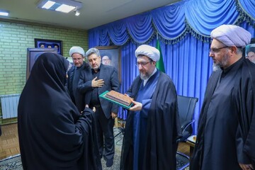 تجلیل از خانواده‌های شهدای کانون‌های فرهنگی هنری مساجد آذربایجان شرقی