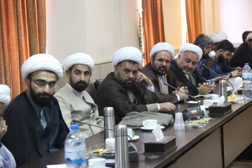 تقویت حوزه‌های علمیه عمل به روایت امام رضا(ع) است/ فرزندان خود را به طلبه شدن تشویق کنید