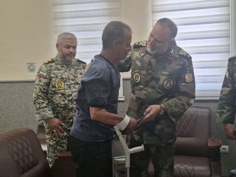 تصاویر/ دیدار فرمانده نیروی زمینی ارتش با خانواده شهدا و جانبازان