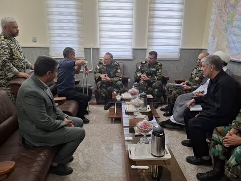 تصاویر/ دیدار فرمانده نیروی زمینی ارتش با خانواده شهدا و جانبازان