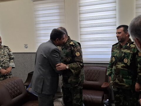 تصاویر/ دیدار فرمانده نیروی زمینی ارتش با خانواده شهدا و جانبازان