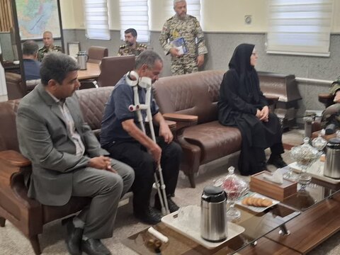 تصاویر/ دیدار فرمانده نیروی زمینی ارتش با خانواده شهدا و جانبازان