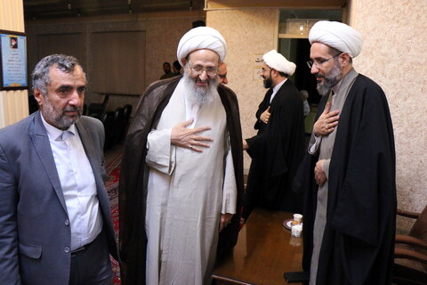 بزم انس شاعران و مداحان آیینی