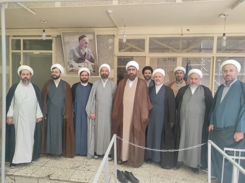 تصاویر / تجدید میثاق مدیریت ومعاونین مرکز مدیریت حوزه علمیه استان قزوین با امام خمینی (ره) وشهدا