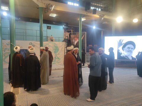 تصاویر / تجدید میثاق مدیریت ومعاونین مرکز مدیریت حوزه علمیه استان قزوین با امام خمینی (ره) وشهدا