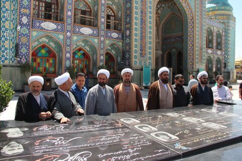 تصاویر / تجدید میثاق مدیریت ومعاونین مرکز مدیریت حوزه علمیه استان قزوین با امام خمینی (ره) وشهدا