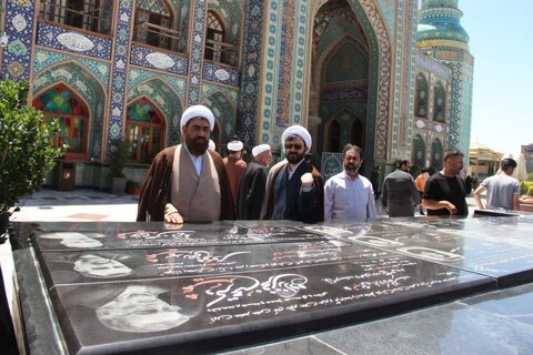 تصاویر / تجدید میثاق مدیریت ومعاونین مرکز مدیریت حوزه علمیه استان قزوین با امام خمینی (ره) وشهدا