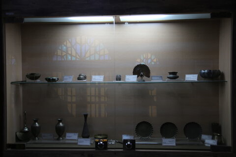 تصاویر| بازدید رئیس اداره موزه‌های میراث فرهنگی فارس از موزه آستان مقدس سیدعلاالدین حسین(ع)