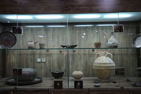 تصاویر| بازدید رئیس اداره موزه‌های میراث فرهنگی فارس از موزه آستان مقدس سیدعلاالدین حسین(ع)