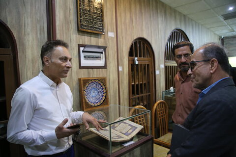 تصاویر| بازدید رئیس اداره موزه‌های میراث فرهنگی فارس از موزه آستان مقدس سیدعلاالدین حسین(ع)