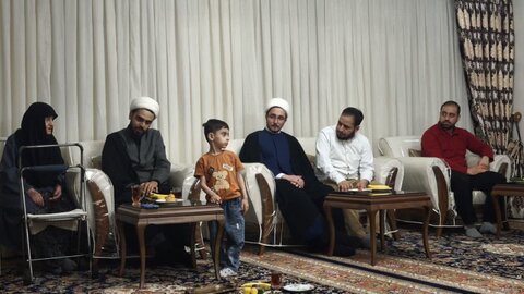 دیدار طلاب مدرسه علمیه آیت الله آخوند(ره) با مادر شهید رضا رمضانی پور