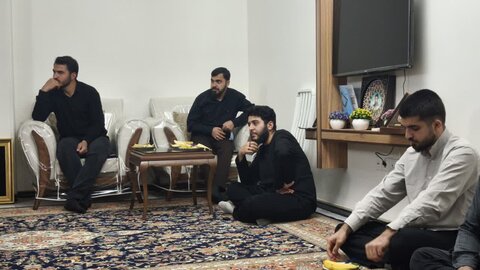 دیدار طلاب مدرسه علمیه آیت الله آخوند(ره) با مادر شهید رضا رمضانی پور