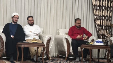 دیدار طلاب مدرسه علمیه آیت الله آخوند(ره) با مادر شهید رضا رمضانی پور