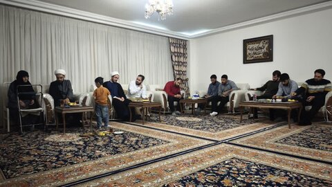 دیدار طلاب مدرسه علمیه آیت الله آخوند(ره) با مادر شهید رضا رمضانی پور