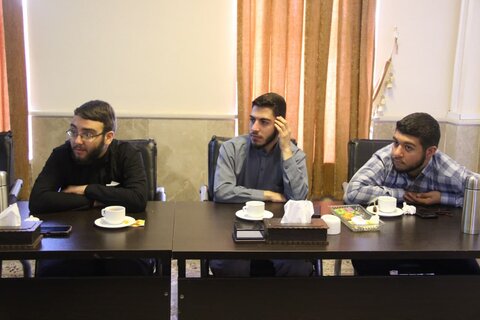 تصاویر / نشست مسئول مرکز راهبری جذب حوزه های علمیه کشور با مدیران وطلاب جهادی مدارس علمیه استان قزوین