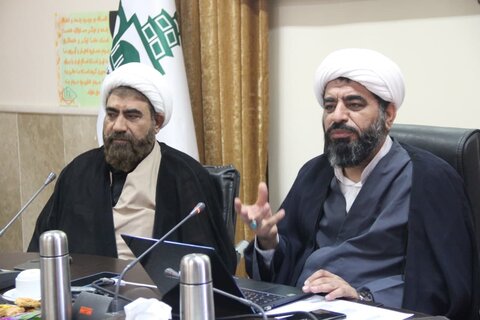 تصاویر / نشست مسئول مرکز راهبری جذب حوزه های علمیه کشور با مدیران وطلاب جهادی مدارس علمیه استان قزوین