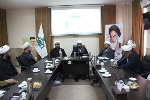 تصاویر / نشست مسئول مرکز راهبری جذب حوزه های علمیه کشور با مدیران وطلاب جهادی مدارس علمیه استان قزوین