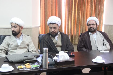 تصاویر / نشست مسئول مرکز راهبری جذب حوزه های علمیه کشور با مدیران وطلاب جهادی مدارس علمیه استان قزوین