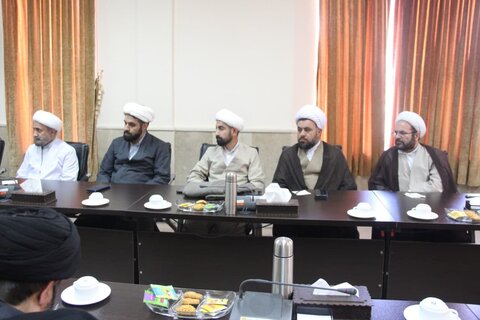 تصاویر / نشست مسئول مرکز راهبری جذب حوزه های علمیه کشور با مدیران وطلاب جهادی مدارس علمیه استان قزوین