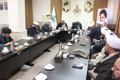 تصاویر / نشست مسئول مرکز راهبری جذب حوزه های علمیه کشور با مدیران وطلاب جهادی مدارس علمیه استان قزوین