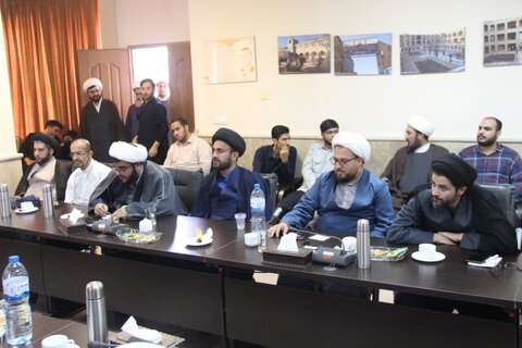 تصاویر / نشست مسئول مرکز راهبری جذب حوزه های علمیه کشور با مدیران وطلاب جهادی مدارس علمیه استان قزوین